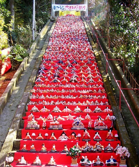 勝浦　遠見神社の階段雛飾り.JPG